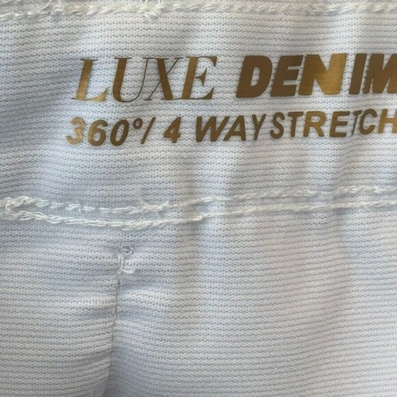 Nygard Luxe White Denim 360° Pull On short 4 Way Stretch Size medium relesed hem - Picture 10 of 11